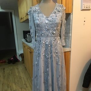 Theia gown Floral Tulle appliqué V neck size 6
